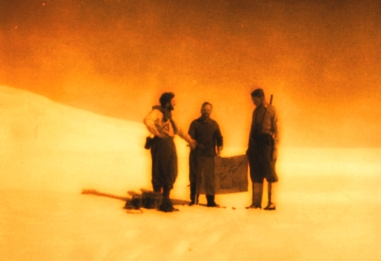 Deutsche Antarktisexpedition 1939 Die Fahne hoch in Neuschwabenland